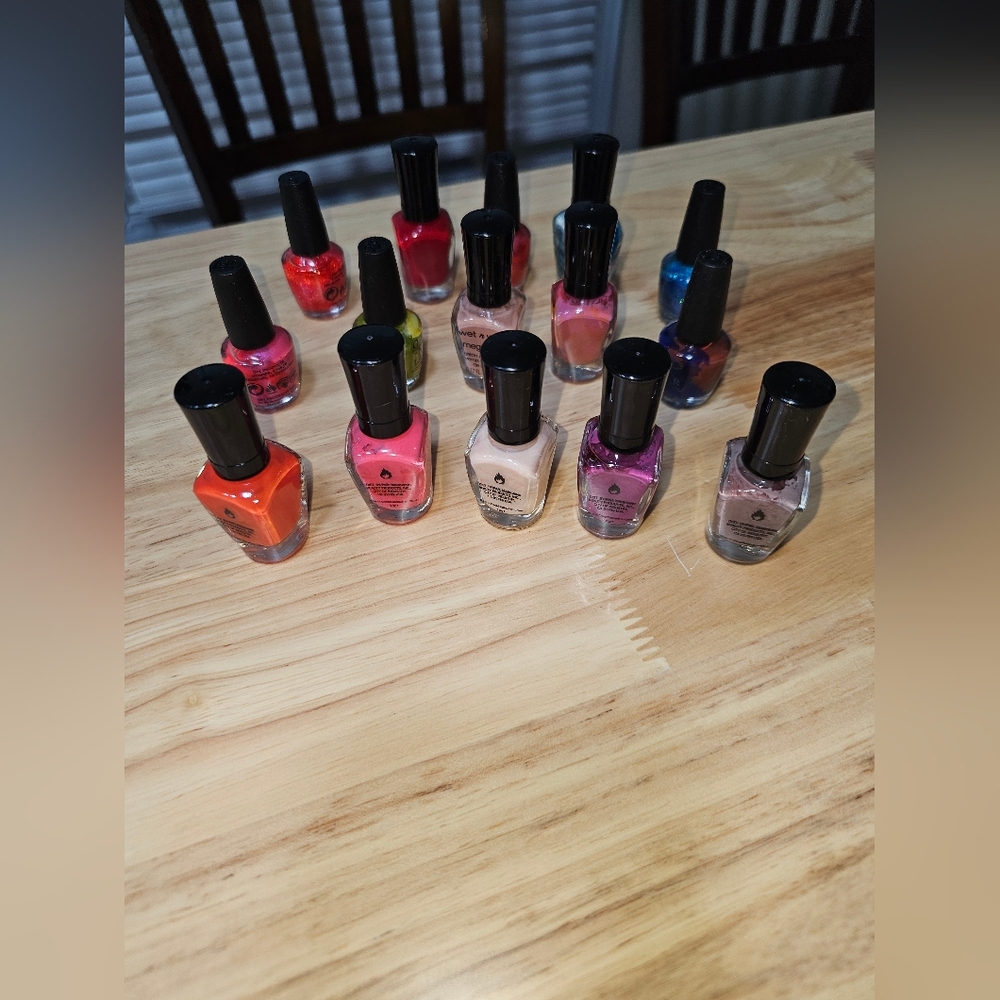 Mini Nail Polish And A Clear (16 Total)